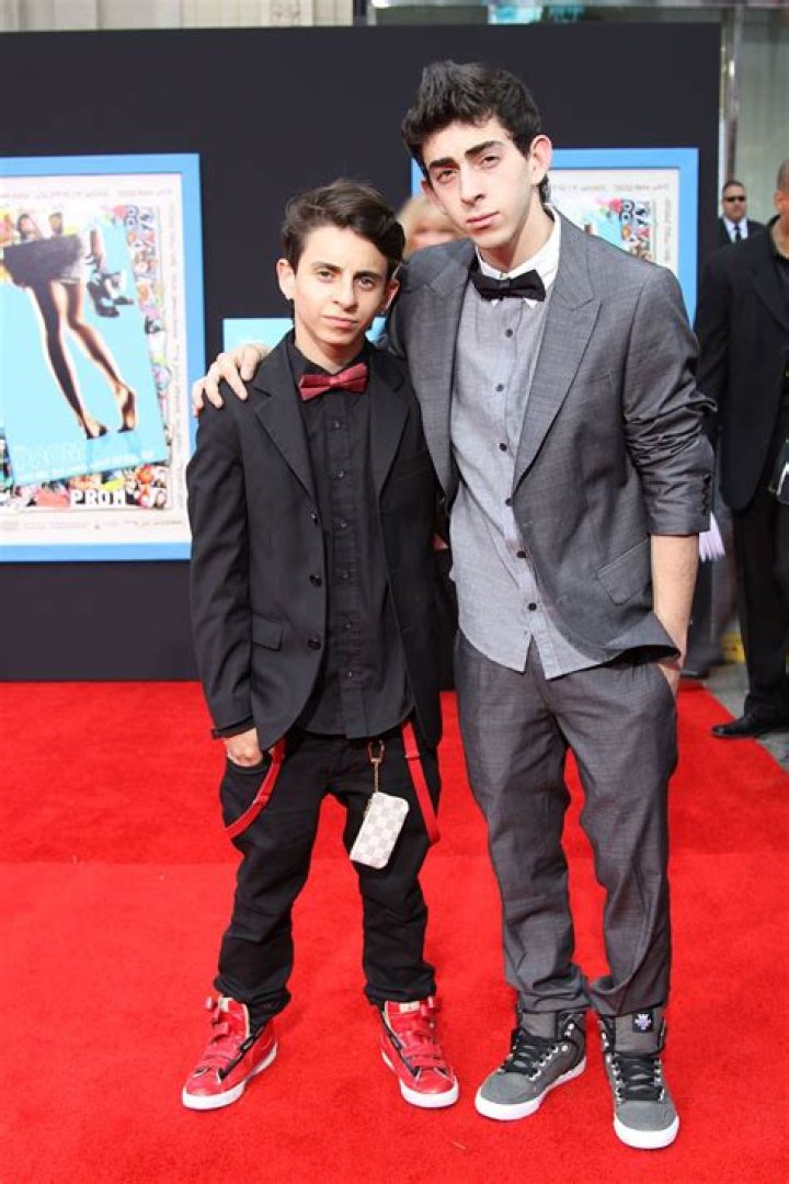 Brother, Moises arias and Cool look on Pinterest