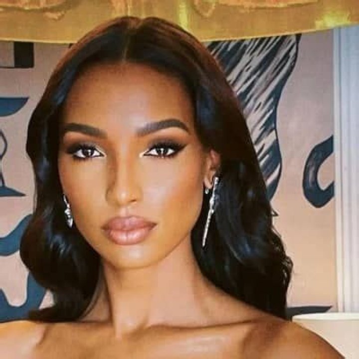 Jasmine Tookes Bio, Age, Net Worth, Boyfriend, Engaged, Family, Model
