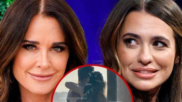 Kyle Richards Hangs Out With Wade Just Before Evading Dating